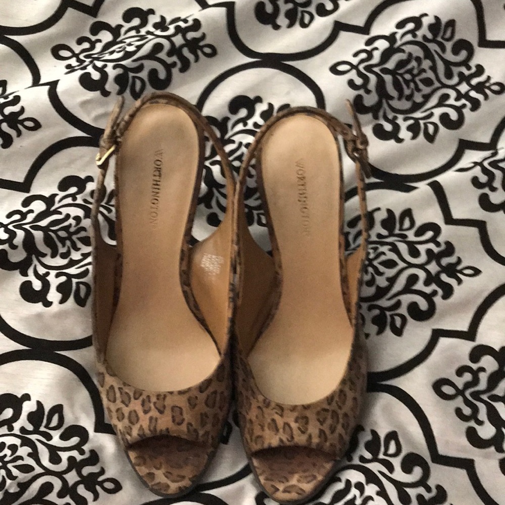 Peep toe, sling back pumps